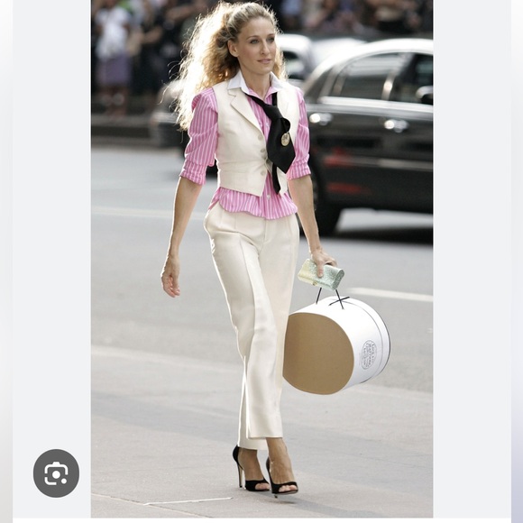 Manolo Blahnik Orange Suede Heels Elegant Design - Picture 9 of 9